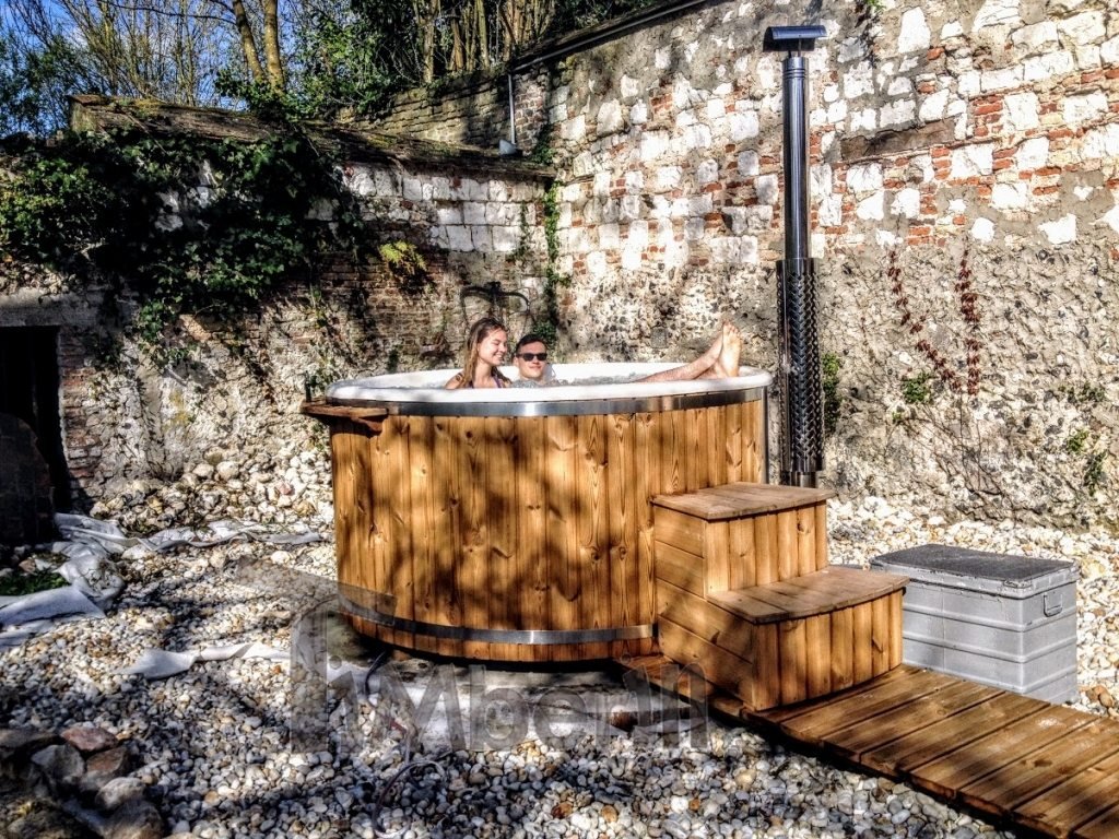 Fiberglass outdoor jacuzzi hot tub France (1)